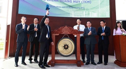 Cổ phiếu TCH chính thức giao dịch, ông Đỗ Hữu Hạ lọt Top10 người giàu nhất sàn chứng khoán