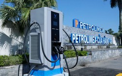 Vinfast và Petrolimex chính thức khai trương dịch vụ sạc xe điện tại 10 cửa hàng xăng dầu đầu tiên