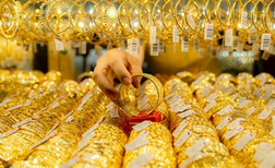 UBS: giá vàng sẽ sớm chạm mốc 2.100 USD/ounce