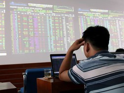 Đuối sức cuối phiên, HNX-Index chốt tuần lại mất mốc 70 điểm