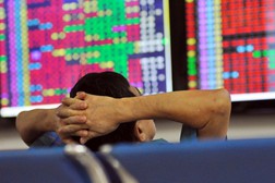PVX bị "xả hàng" sau tin lỗ khủng, HNX-Index giảm gần 1,5%