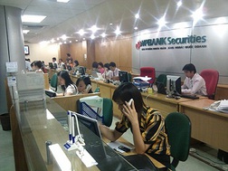 VPBank rót 300 tỷ cho VPBS tăng vốn lên 800 tỷ đồng