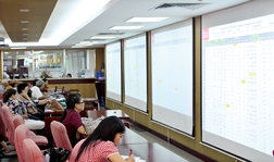 VN-Index giảm hơn 8 điểm