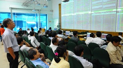 Khối ngoại mua vào 950.000 cổ phiếu EIB, VN-Index bứt phá mạnh cuối phiên