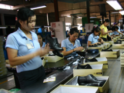 WSJ: Mỹ có thể học Việt Nam cách cứu thị trường lao động