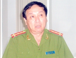 Đại tá Trần Duy Thanh, Cục trưởng C48 tại cuộc họp báo.