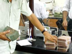 Ngân hàng là cửa ngõ chính của hoạt động rửa tiền