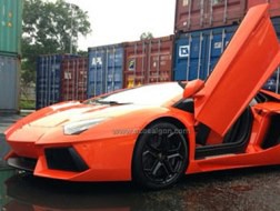 Một trong hai siêu xe trị giá sau thuế tới 25 tỷ đồng Lamborghini Aventador vừa cập cảng Sài Gòn. Ảnh Oto Saigon 