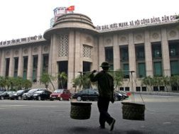 Bloomberg: Hiệu quả của cắt giảm lãi suất ở Việt Nam vẫn là ẩn số