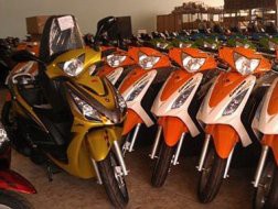 Xe máy liên tục giảm giá