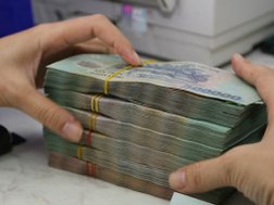 Các ông lớn ngân hàng: Nhìn nhau để hạ lãi suất?