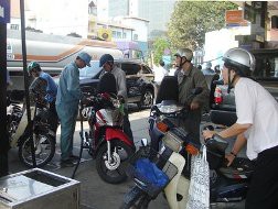 Đằng sau lệnh cấm xăng A83