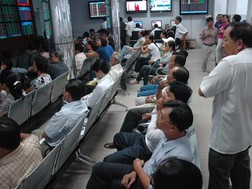 Cầu bắt đáy tăng nhẹ, Vn-Index vẫn giảm hơn 6 điểm
