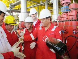 Đón dòng dầu đầu tiên tại giàn Tê Giác Trắng