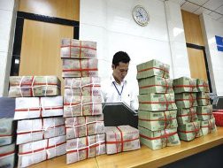 Sẽ xử lý nghiêm TCTD không hạ lãi suất về 15%/năm