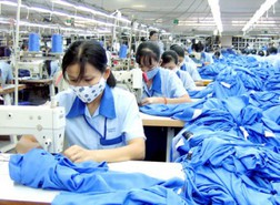 Nhập siêu trở lại, 4 tháng chính thức thâm hụt 723 triệu USD