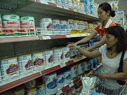 Kiểm soát chặt việc &ldquo;biến&rdquo; sữa thành thực phẩm dinh dưỡng 