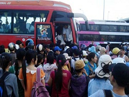 Xe khách lại tăng giá vé, làm khó người dân