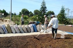 &ldquo;Ngăn sông cấm chợ&rdquo; để... chống buôn lậu