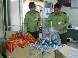 Hàng giả, hàng quá hạn sử dụng được trà trộn bán công khai