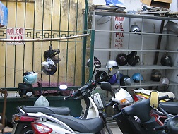 Những rào cản khiến mũ bảo hiểm khó ra thị trường