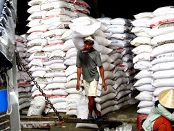 Giá xuất khẩu giảm bởi nâng lượng quên chất