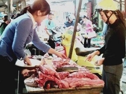 Giá thịt lợn giảm mạnh do lo ngại dịch heo tai xanh