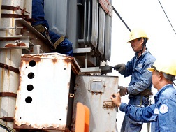 Khó tránh tăng giá điện