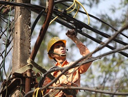 Lại điệp khúc đòi tăng giá điện