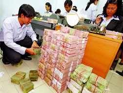 Ngân hàng &ldquo;cầm hòn than đang cháy&rdquo;