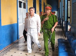 Buôn lậu số nguyên phụ liệu trị giá 40,6 tỷ đồng