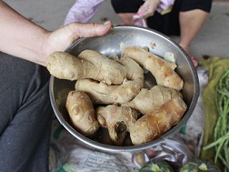Gừng "độc" Trung Quốc vẫn bán tràn chợ vì chưa thấy... cấm