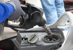 Giảm thuế nhập khẩu xăng còn 18%