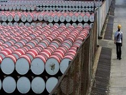 Nguồn cung tăng, giá xăng dầu giảm mạnh nhất 3 tuần qua