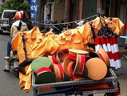 Hốt bạc từ..."quân trang nhí"