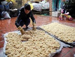 Cơ sở sản xuất rượu thủ công: Hai người sản xuất trở lên phải xin giấy phép