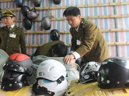 Mũ bảo hiếm kém chất lượng được bày bán nhiều ngoài thị trường