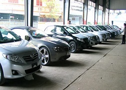 Ô tô nhập khẩu nguyên chiếc giảm giá ‘sốc’