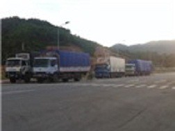 Hàng lậu vượt cửa khẩu Cầu Treo: Tự mở đường để... chuyển hàng