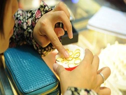 Trữ trăm tấn vàng, người Việt thiệt hại ngàn tỷ