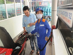 Giá xăng dầu tạm thời chưa tăng theo đề nghị của doanh nghiệp.