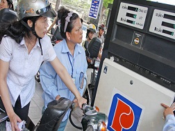 Lần tăng giá xăng dầu tối 17/7 là lần thứ ba liên tiếp trong hơn một tháng nay 