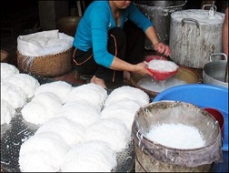 Tiểu thương TP.HCM điêu đứng vì tin bún nhiễm Tinopal