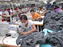 Dệt may: Thách thức mục tiêu xuất khẩu 32 tỷ USD