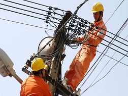 Đề xuất áp giá trần cho xăng, điện để chống độc quyền