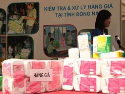 Người tiêu dùng cần thận trọng khi chọn mua giấy. 