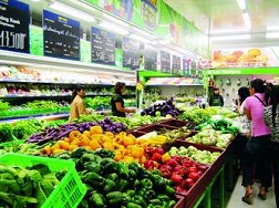 Giá rau ở chợ tăng mạnh, siêu thị tăng nhẹ