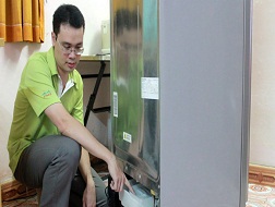 Sau hơn bốn tháng vất vả lên xuống đại lý bán hàng, anh Tiến mới được đơn vị này bảo hành chiếc tủ lạnh Electrolux