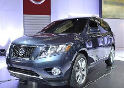 Mẫu xe Nissan Pathfinders được trưng bày tại một triển lãm ở Mỹ năm 2012