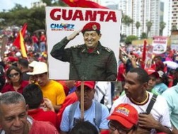 Những người ủng hộ Tổng thống Hugo Chavez tham gia lễ míttinh tại Caracas ngày 23/1. (Nguồn: AFP/TTXVN)